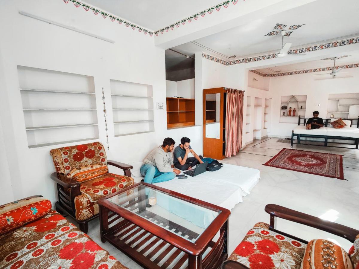 Musafir Hostel Удайпур Экстерьер фото