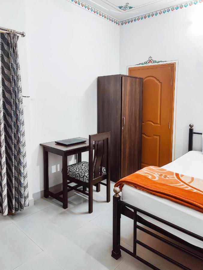 Musafir Hostel Удайпур Экстерьер фото